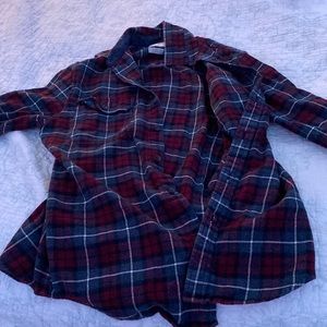 This a really cute plaid little pull over to hangout,movies,and it’s so comfy.